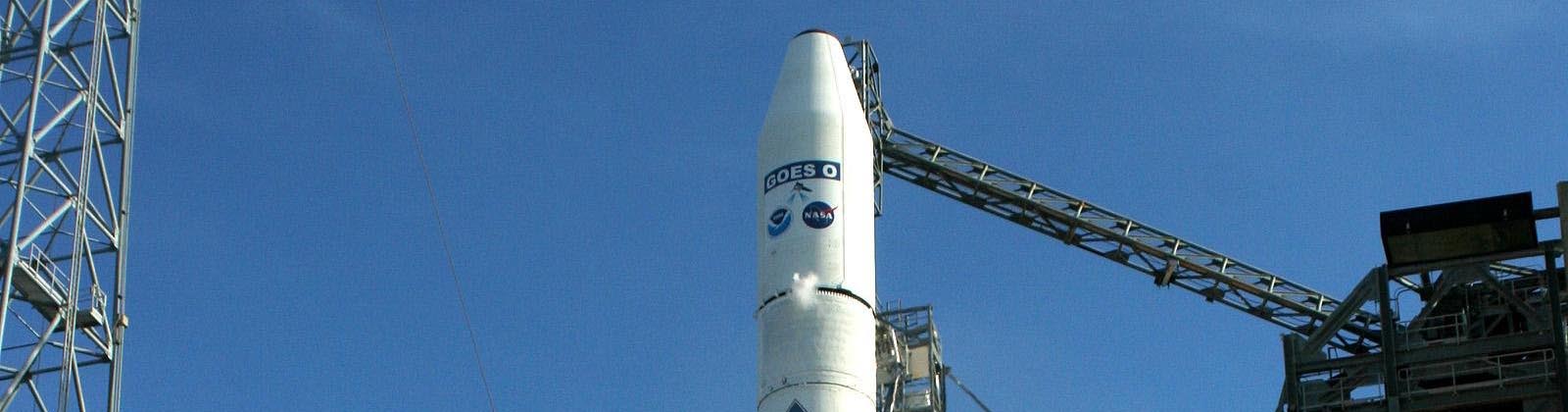 Lancement du satellite GOES O par une fusée Delta