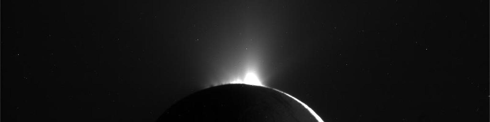 Jets de vapeurs à la surface d'Encelade