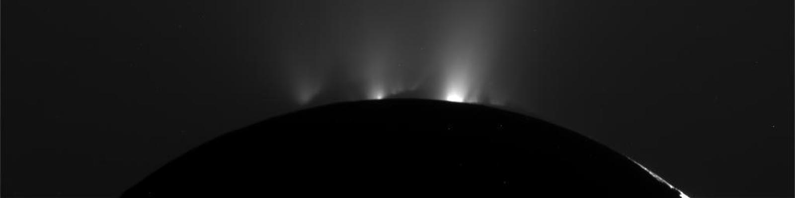 Geysers au pôle sud d'Encelade
