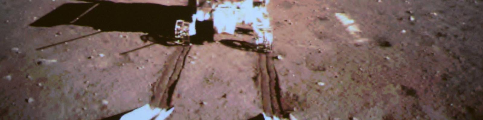 Le rover chinois Yutu roule sur la Lune