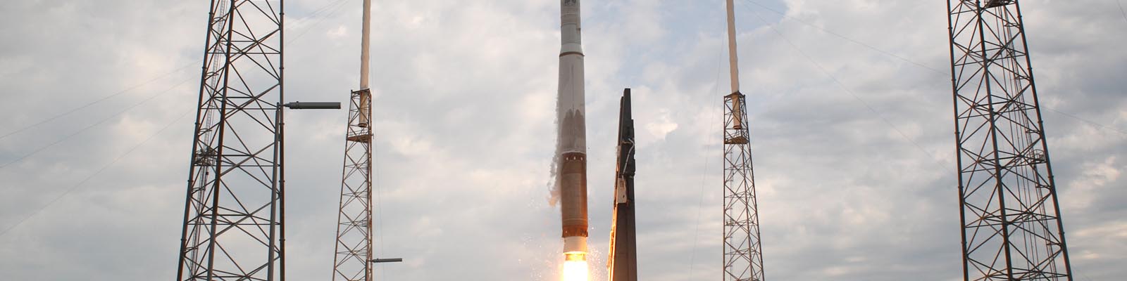 Lancement de la sonde LRO par la fusée Atlas V