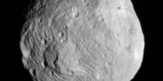 Dawn se place en orbite autour de Vesta