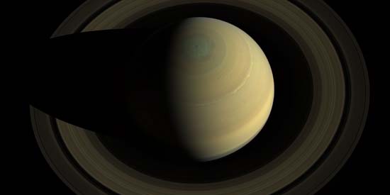 Vue polaire de la planète Saturne