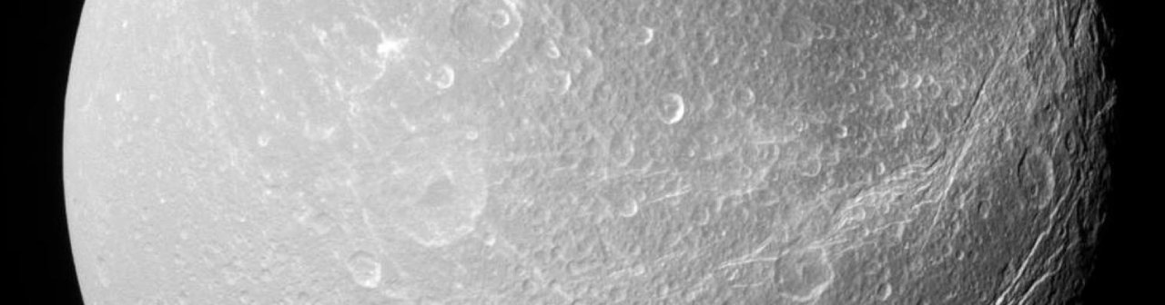 Dione par la sonde Cassini