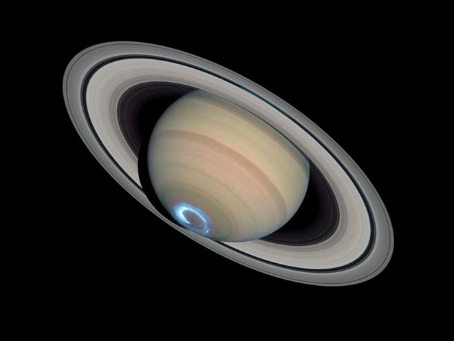 Aurore sur Saturne par Hubble