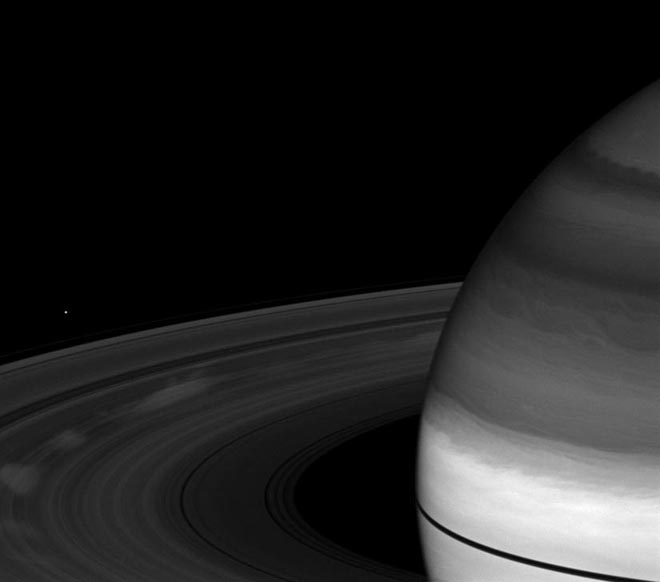 Spokes photographiés par Cassini