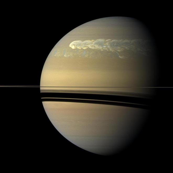 Tache blanche de Saturne