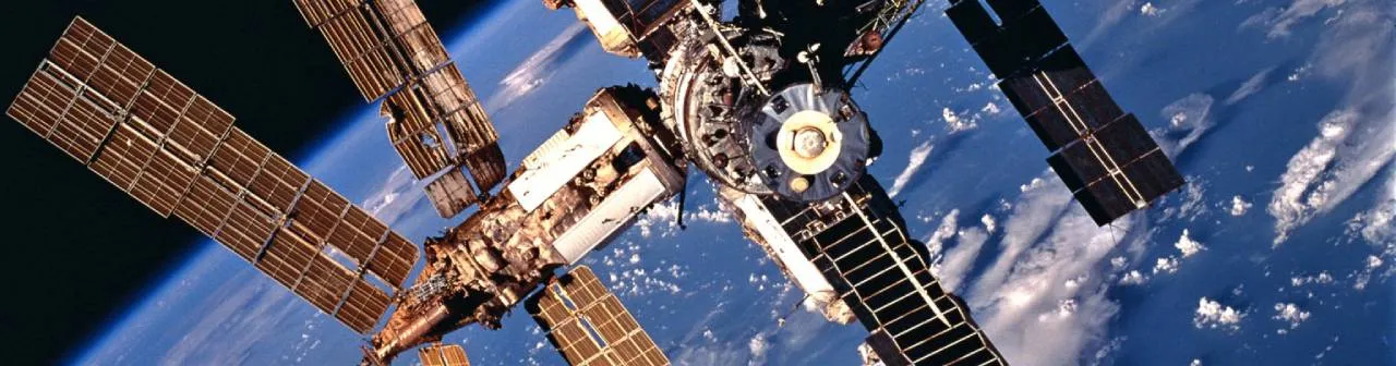 La station spatiale Mir photographiée par la navette Atlantis