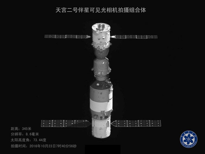 Shenzhou 11 amarré au laboratoire orbital Tiangong 2